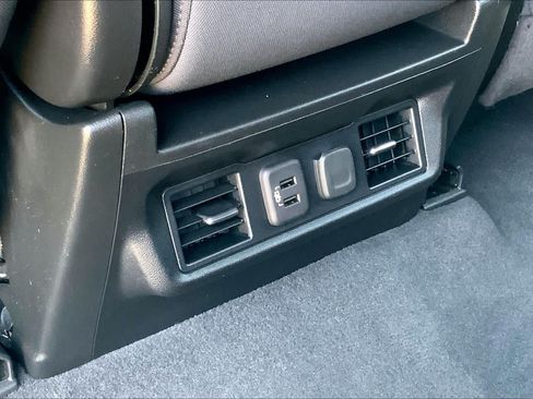 Used 2022 Chevrolet Silverado 1500 LT AWD/4WD image 30