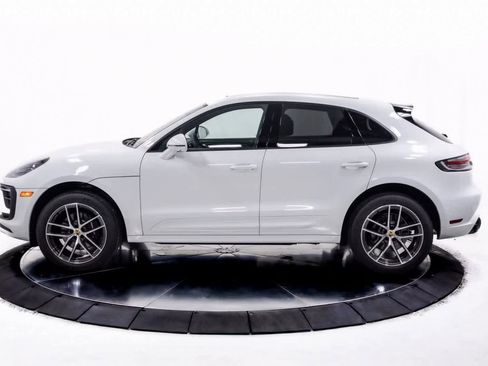 Certified 2025 Porsche Macan image 2