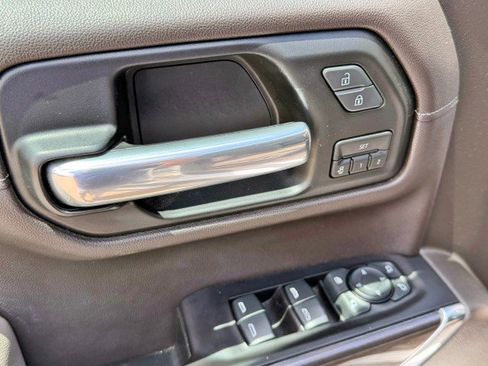 Used 2019 Chevrolet Silverado 1500 LTZ AWD/4WD image 15