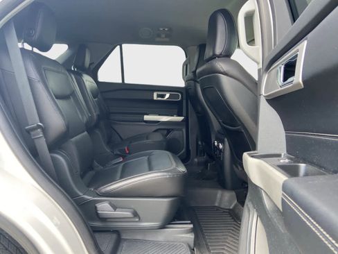 Used 2020 Ford Explorer XLT w/ Equipment Group 202A AWD/4WD image 16