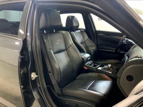 Used 2019 Chrysler 300 S w/ 300S Premium Group image 8