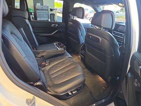 Used 2026 BMW X7 xDrive40i w/ M Sport Package AWD/4WD image 9