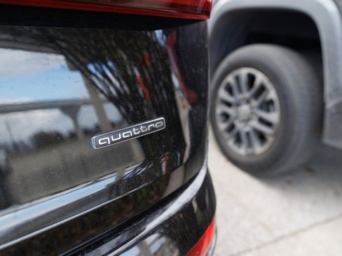 Used 2023 Audi Q7 Premium w/ Convenience Package image 12