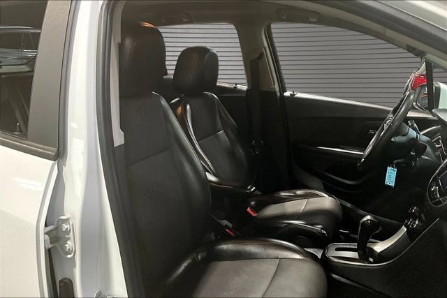 Used 2021 Chevrolet Trax LT AWD/4WD image 24