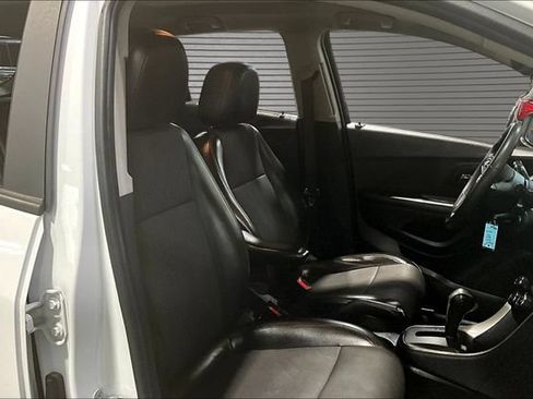 Used 2021 Chevrolet Trax LT AWD/4WD image 24