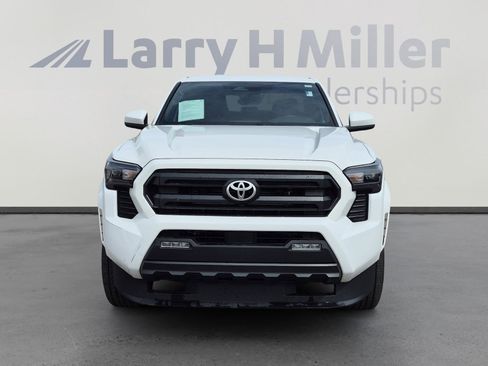 Certified 2025 Toyota Tacoma SR5 image 8