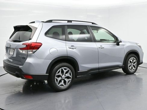 Used 2020 Subaru Forester Premium AWD/4WD image 7