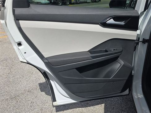 Used 2025 Volkswagen Taos S image 8