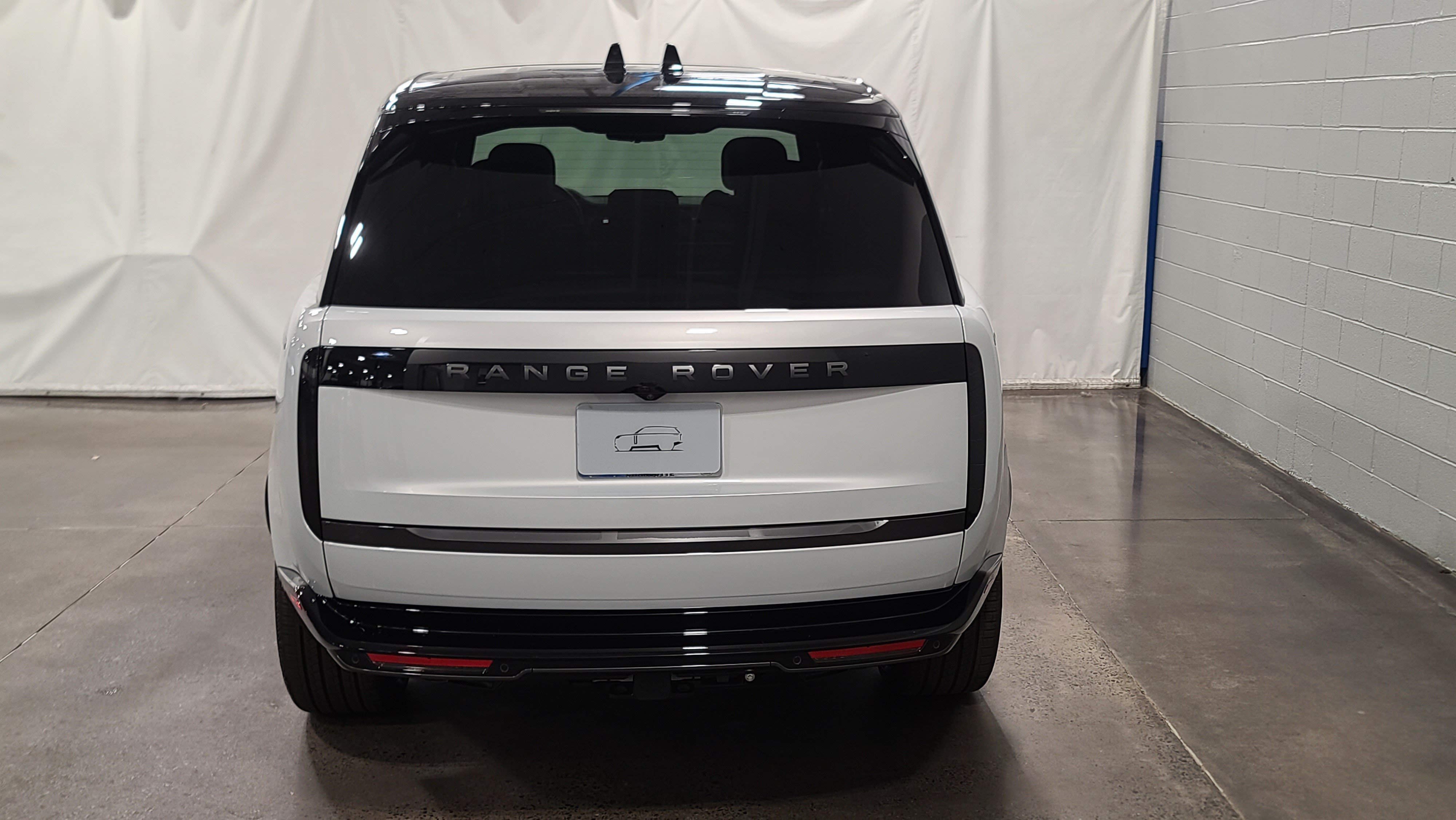 New 2026 Land Rover Range Rover Long Wheelbase SE AWD/4WD image 8