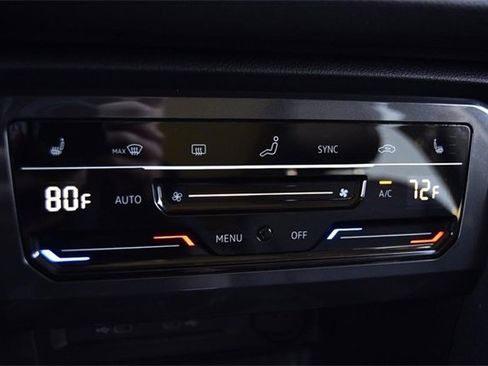 Certified 2022 Volkswagen Tiguan SE image 13