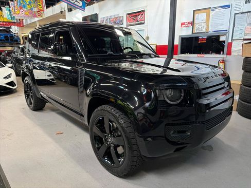 Used 2024 Land Rover Defender 110 X-Dynamic SE AWD/4WD image 3