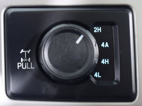 Used 2020 Ford F150 Lariat w/ Equipment Group 502A Luxury image 22