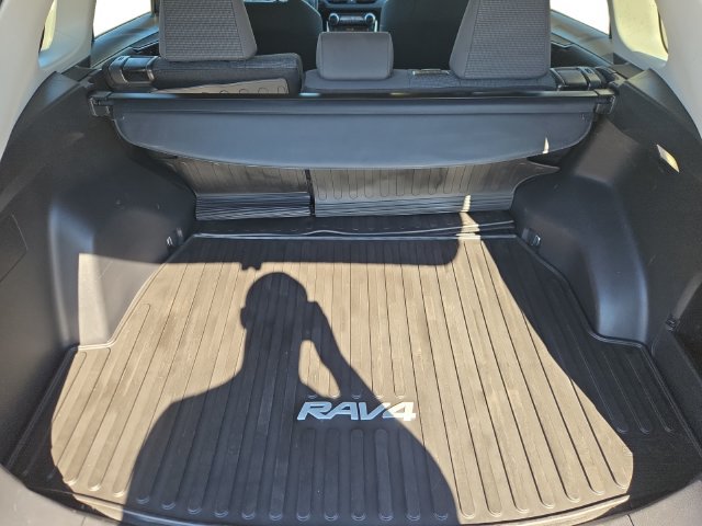 Certified 2022 Toyota RAV4 LE AWD/4WD image 13
