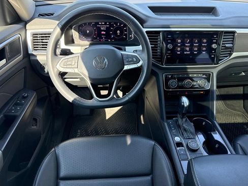 Used 2023 Volkswagen Atlas SE w/ Panoramic Sunroof Package AWD/4WD image 17
