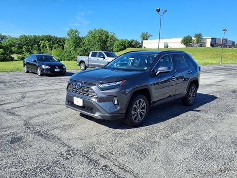 Used 2022 Toyota RAV4 Limited AWD/4WD image 40