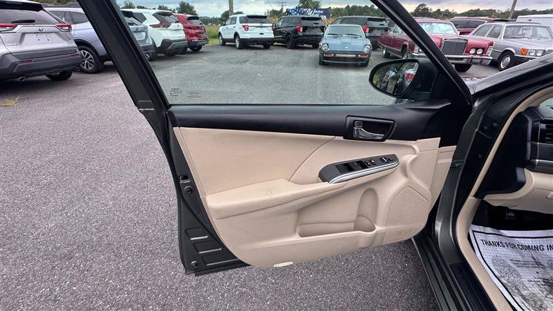 Used 2012 Toyota Camry XLE w/ Leather Pkg FWD image 32