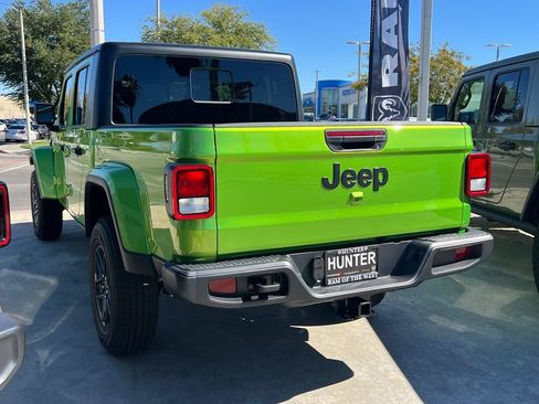 New 2025 Jeep Gladiator Sport AWD/4WD image 7