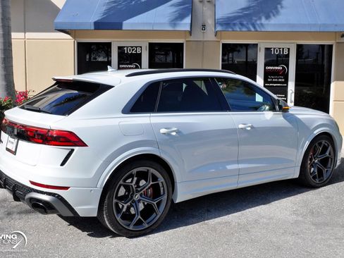 Used 2025 Audi RS Q8 performance image 19