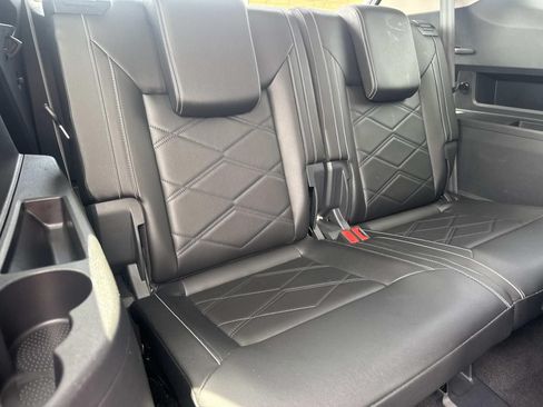 Used 2025 Volkswagen Atlas SE FWD image 9