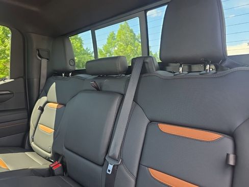 Used 2024 GMC Sierra 1500 AT4 w/ Technology Package AWD/4WD image 27