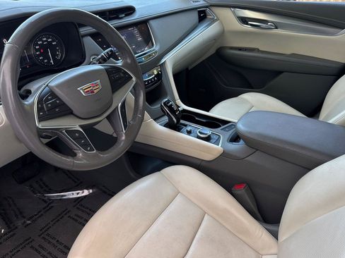 Used 2021 Cadillac XT5 Premium Luxury FWD image 2