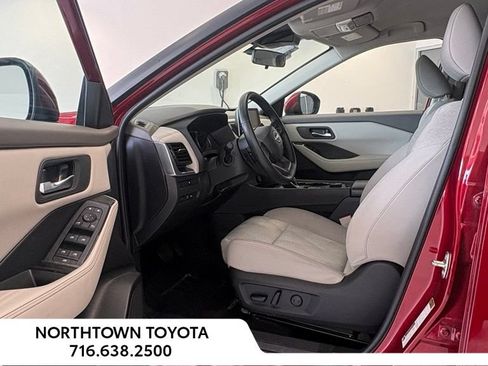 Used 2025 Nissan Rogue SV AWD/4WD image 8