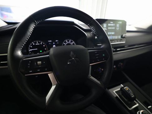 Used 2024 Mitsubishi Outlander SE image 19