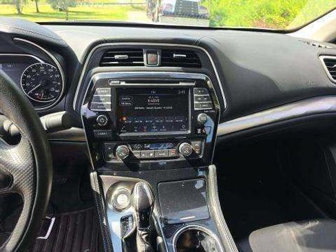 Used 2023 Nissan Maxima SV w/ Floor Mat Group FWD image 4