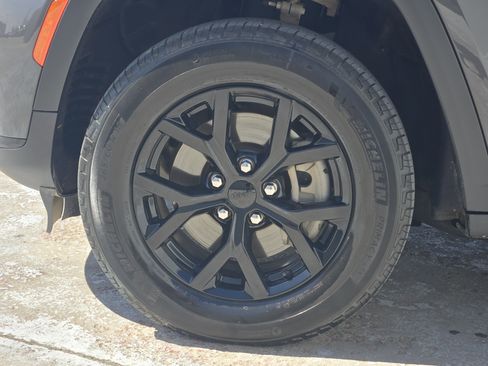 Used 2025 Jeep Grand Cherokee L Altitude image 15