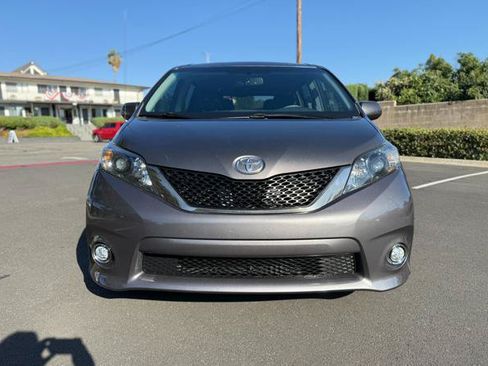 Used 2013 Toyota Sienna SE w/ Premium Pkg w/Entune FWD image 13