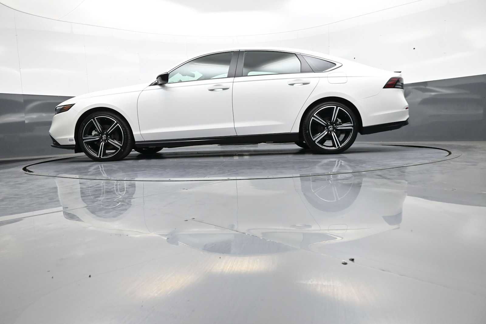 Used 2025 Honda Accord Sport image 30