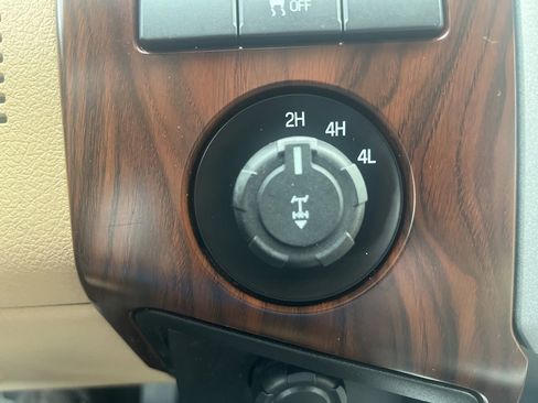 Used 2014 Ford F250 Lariat w/ Lariat Interior Package image 22