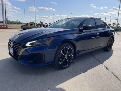 Certified 2023 Nissan Altima 2.5 SR w/ SR Premium Package image 5