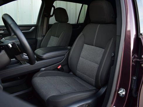 Used 2025 GMC Acadia Elevation image 16