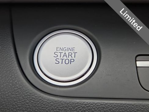 Used 2025 Hyundai Elantra Limited FWD image 24