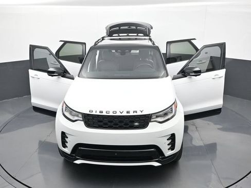 Used 2024 Land Rover Discovery Dynamic SE AWD/4WD image 29