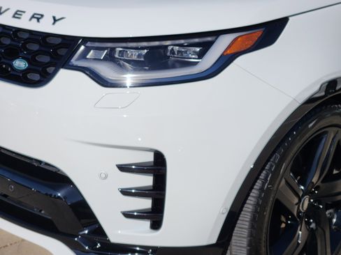 Used 2024 Land Rover Discovery Dynamic SE image 6