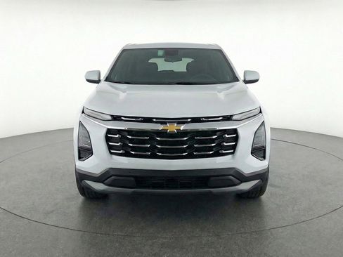 Used 2025 Chevrolet Equinox LT FWD image 2