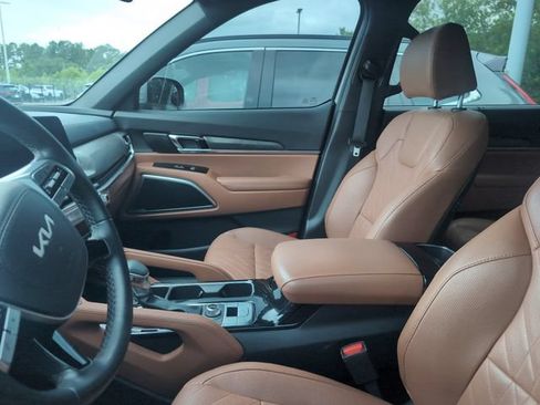 Used 2025 Kia Telluride AWD image 2