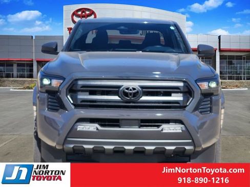 Used 2025 Toyota Tacoma SR5 image 2