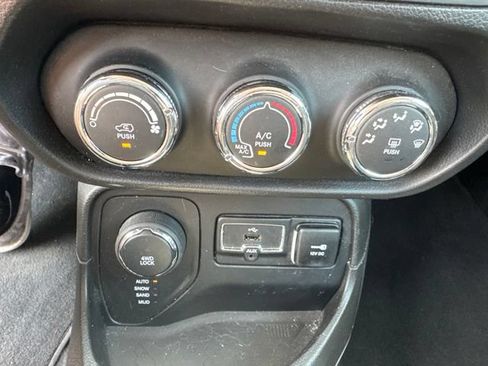 Used 2017 Jeep Renegade Sport w/ Power & Air Group AWD/4WD image 17