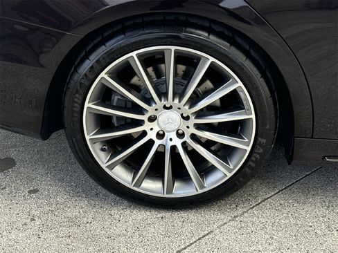 Used 2015 Mercedes-Benz S 550 Sedan w/ Sport Package w/ Sport Package image 39