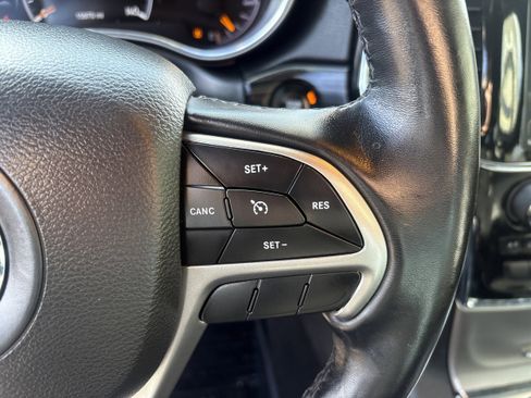 Used 2022 Jeep Grand Cherokee Limited image 15