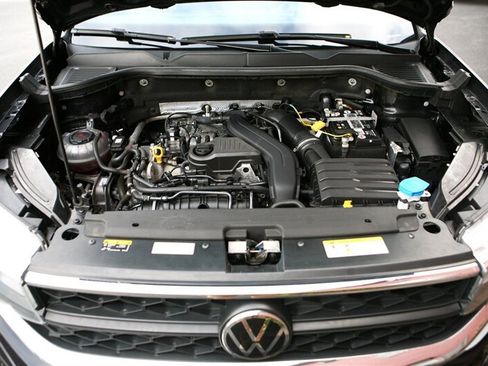 Used 2023 Volkswagen Taos SE image 7