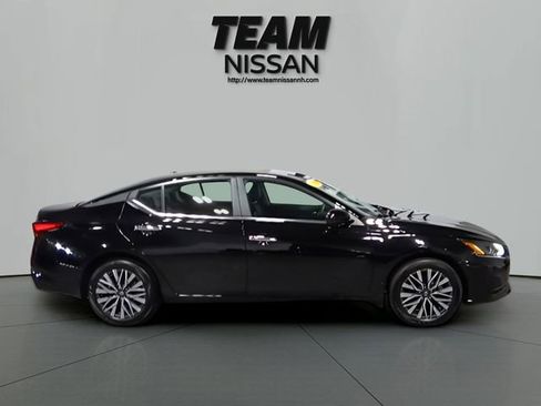 Certified 2024 Nissan Altima 2.5 SV w/ SV Premium Package AWD/4WD image 7
