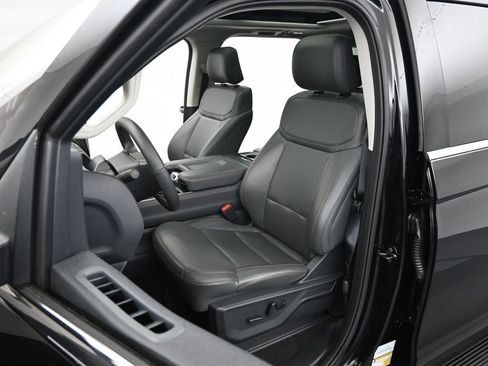 Certified 2025 Ford Expedition Max Active image 9