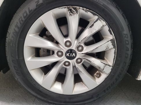 Used 2018 Kia Optima LX w/ 17" Alloy Wheels Package FWD image 31
