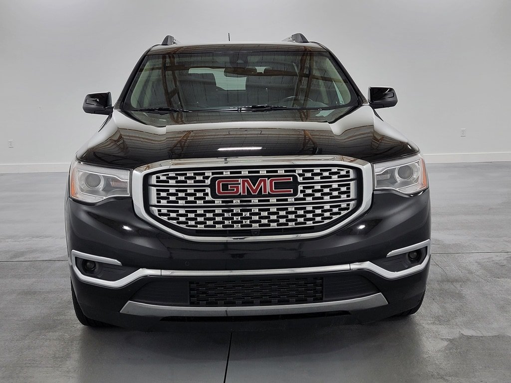 Used 2018 GMC Acadia Denali w/ Technology Package FWD image 3