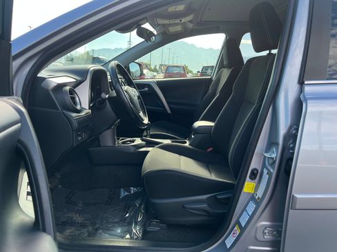 Used 2018 Toyota RAV4 XLE AWD/4WD image 12