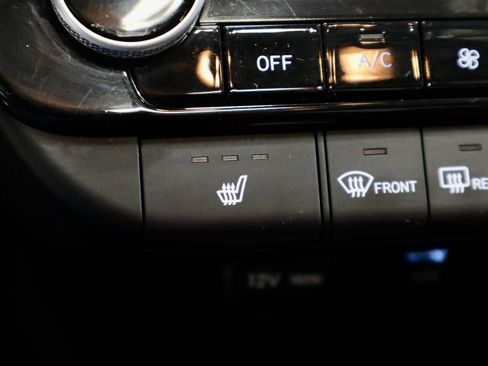 Used 2025 Hyundai Elantra SEL image 5